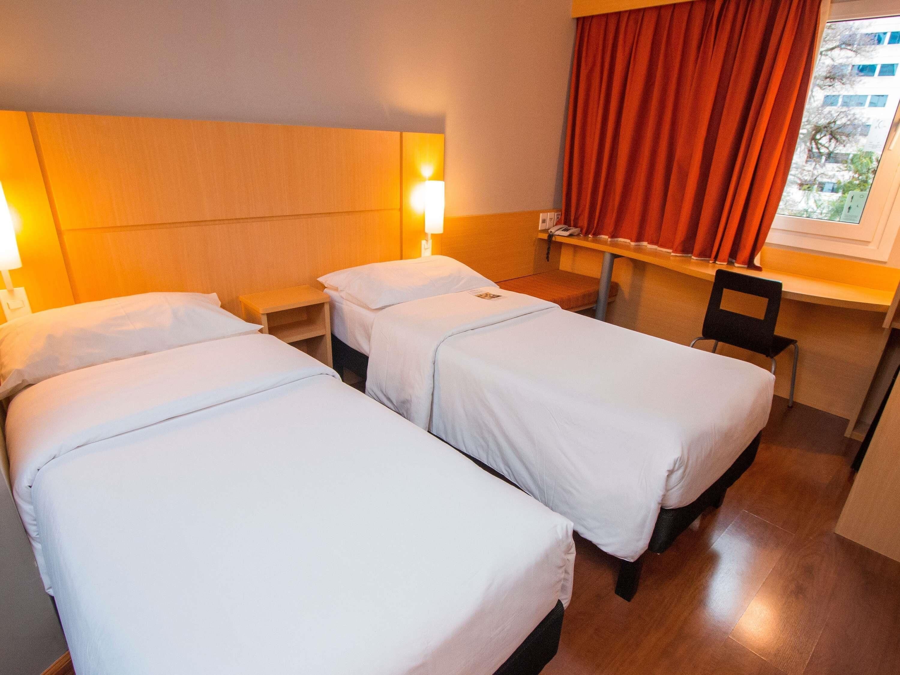 Standard Twin Room, 2 Twin Beds | Minibar, in-room safe, desk, soundproofing