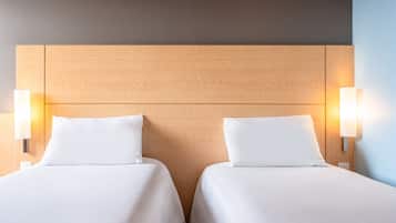 Standard Twin Room, 2 Twin Beds | Minibar, in-room safe, desk, soundproofing