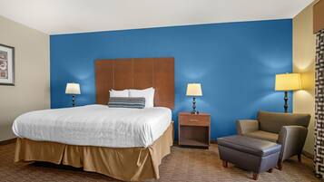 Escritorio, tabla de planchar con plancha, cunas y wifi gratis