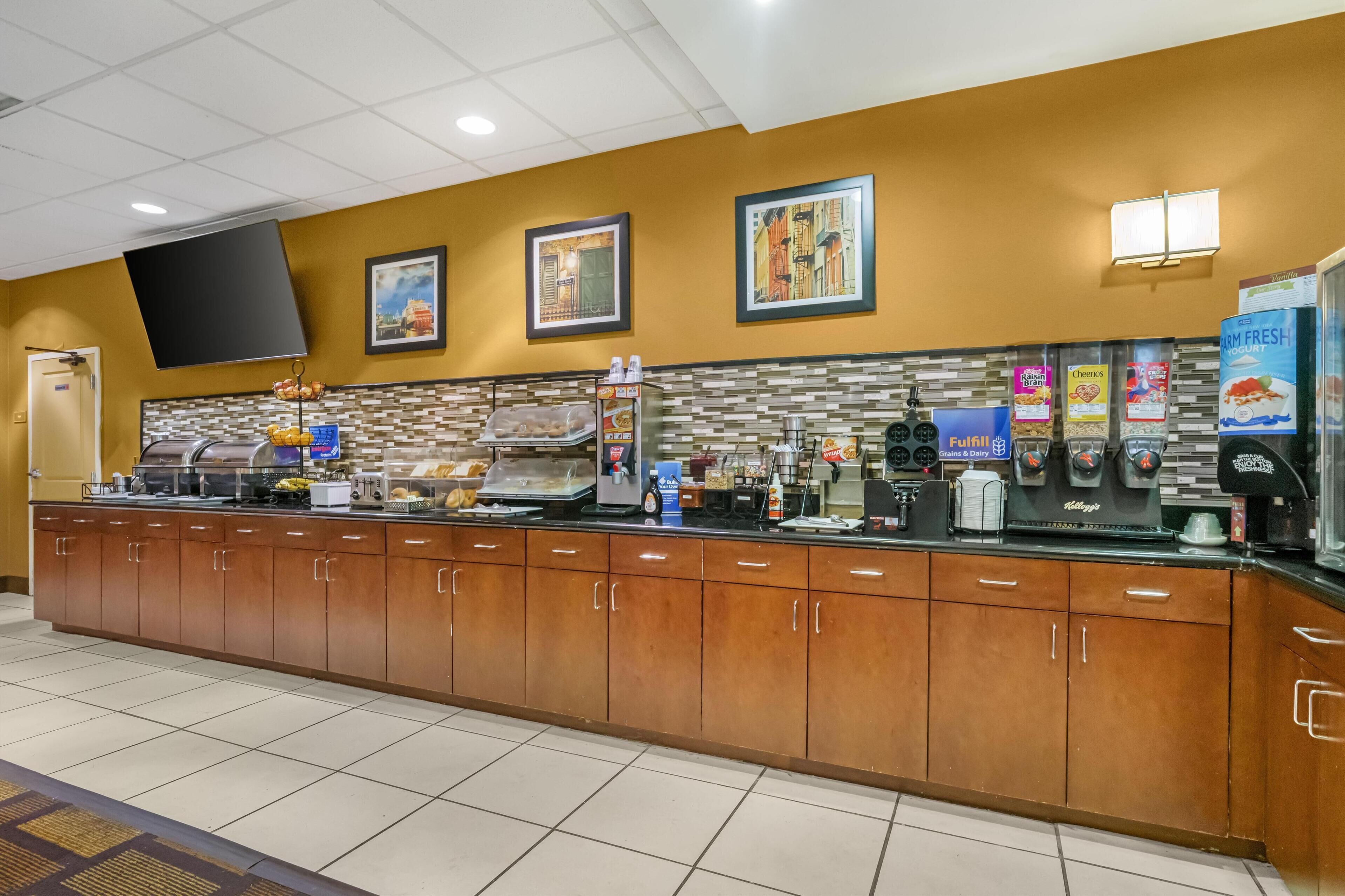 free daily continental breakfast