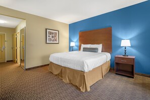 Standard Room, 1 King Bed, Non Smoking, Refrigerator & Microwave | Desk, iron/ironing board, cribs/infant beds, free WiFi