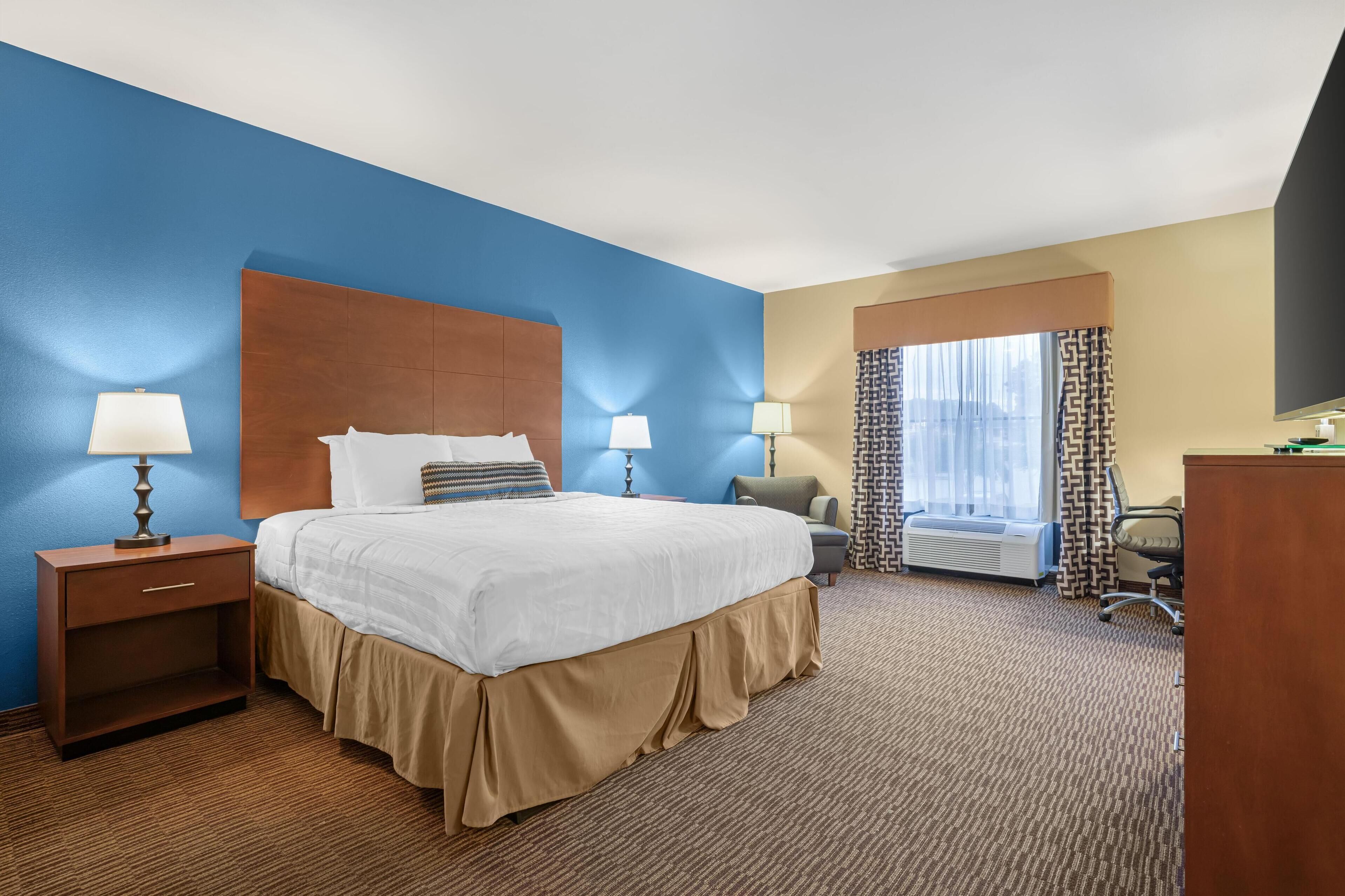 standard room, 1 king bed, non smoking, refrigerator & microwave | desk, iron/ironing board, cots/infant beds, free wifi