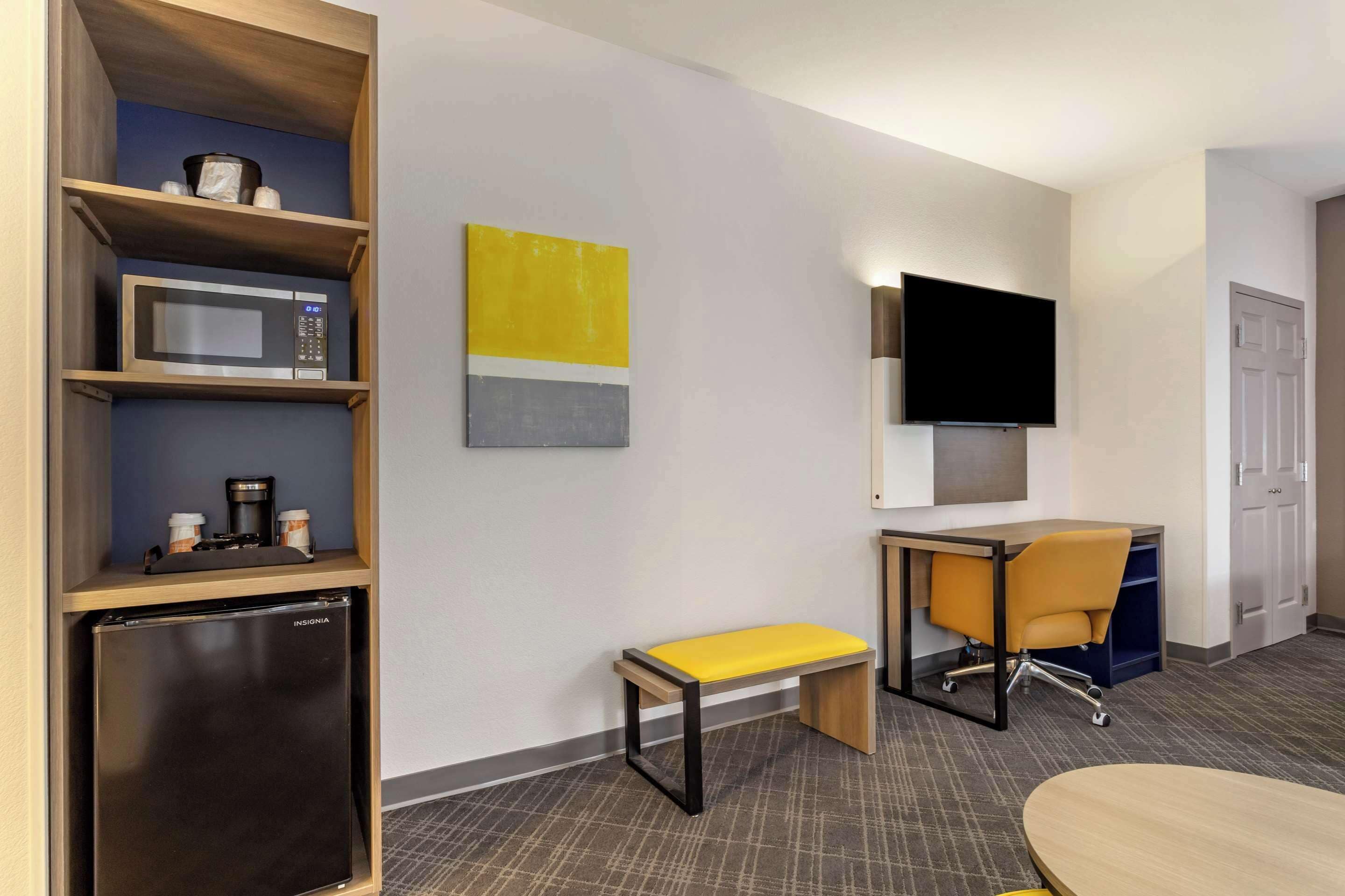 suite, 1 king bed, non smoking | desk, blackout curtains, iron/ironing board, free wifi