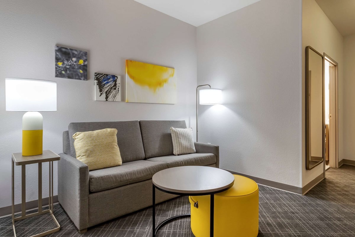 desk, blackout curtains, iron/ironing board, free wifi