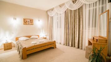 Business Suite, 2 Bedrooms | In-room safe, iron/ironing board, free cribs/infant beds, rollaway beds