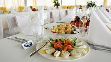 Breakfast, lunch, dinner served; Modern European cuisine