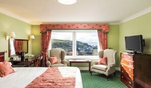 Dobbelt- eller tomannsrom – superior, sjøutsikt (1) | Strykejern/-brett, wi-fi (inkludert), sengetøy og rullestolvennlig