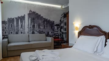 Junior Room | Minibar, in-room safe, desk, soundproofing