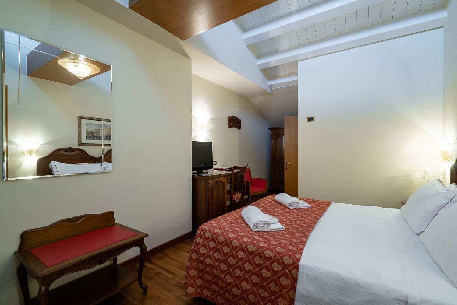 Minibar, in-room safe, desk, soundproofing