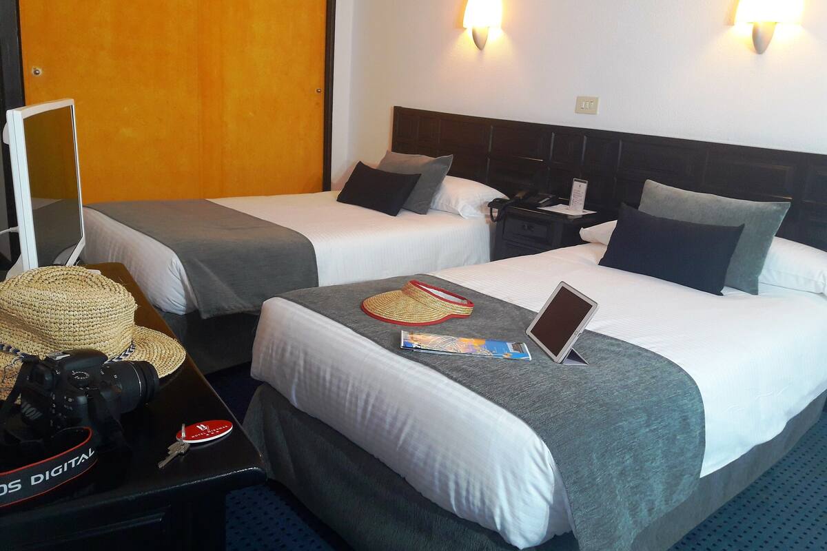 1 bedroom, minibar, free wifi, bed sheets