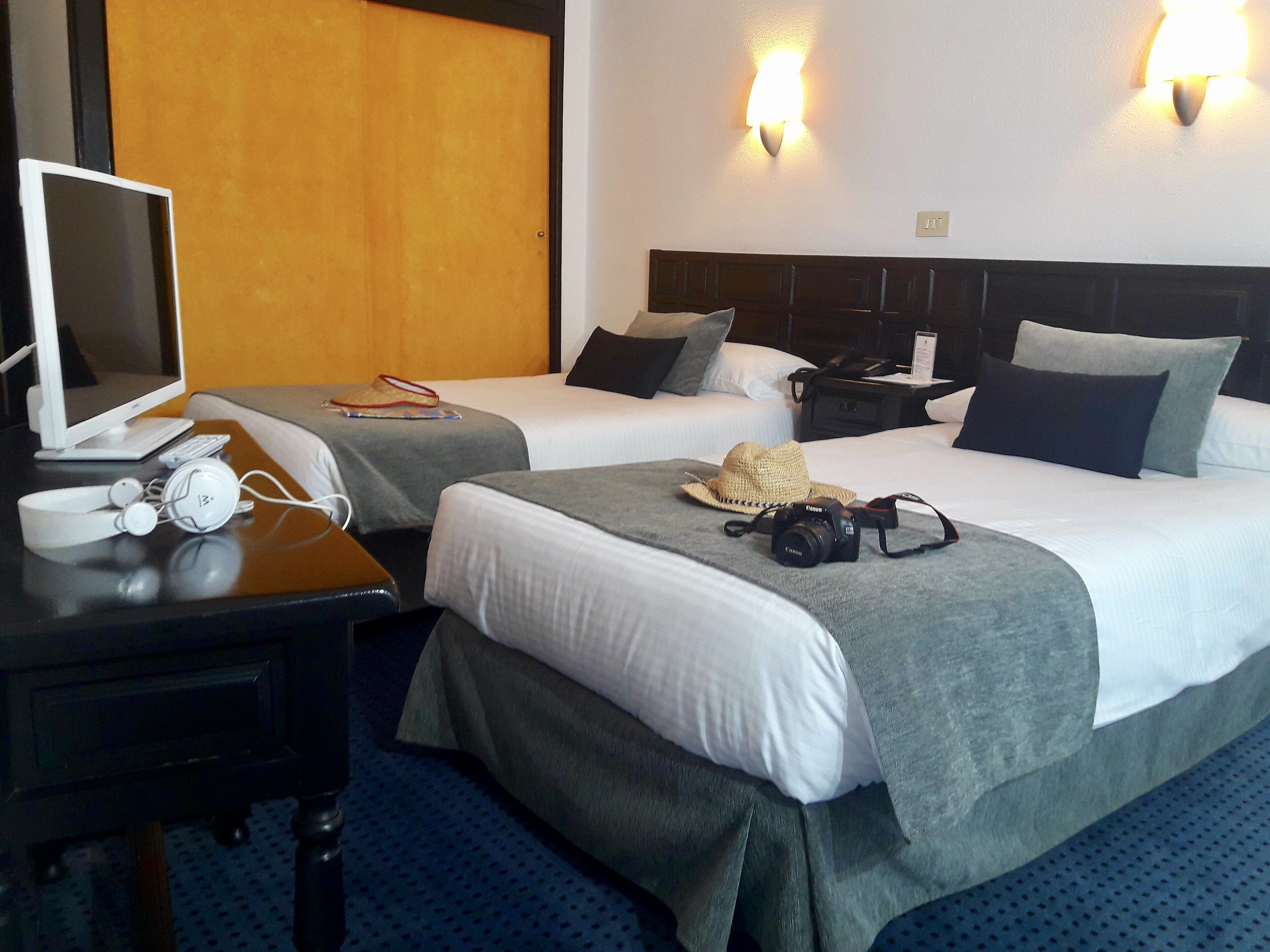 Minibar, wifi gratis, ropa de cama