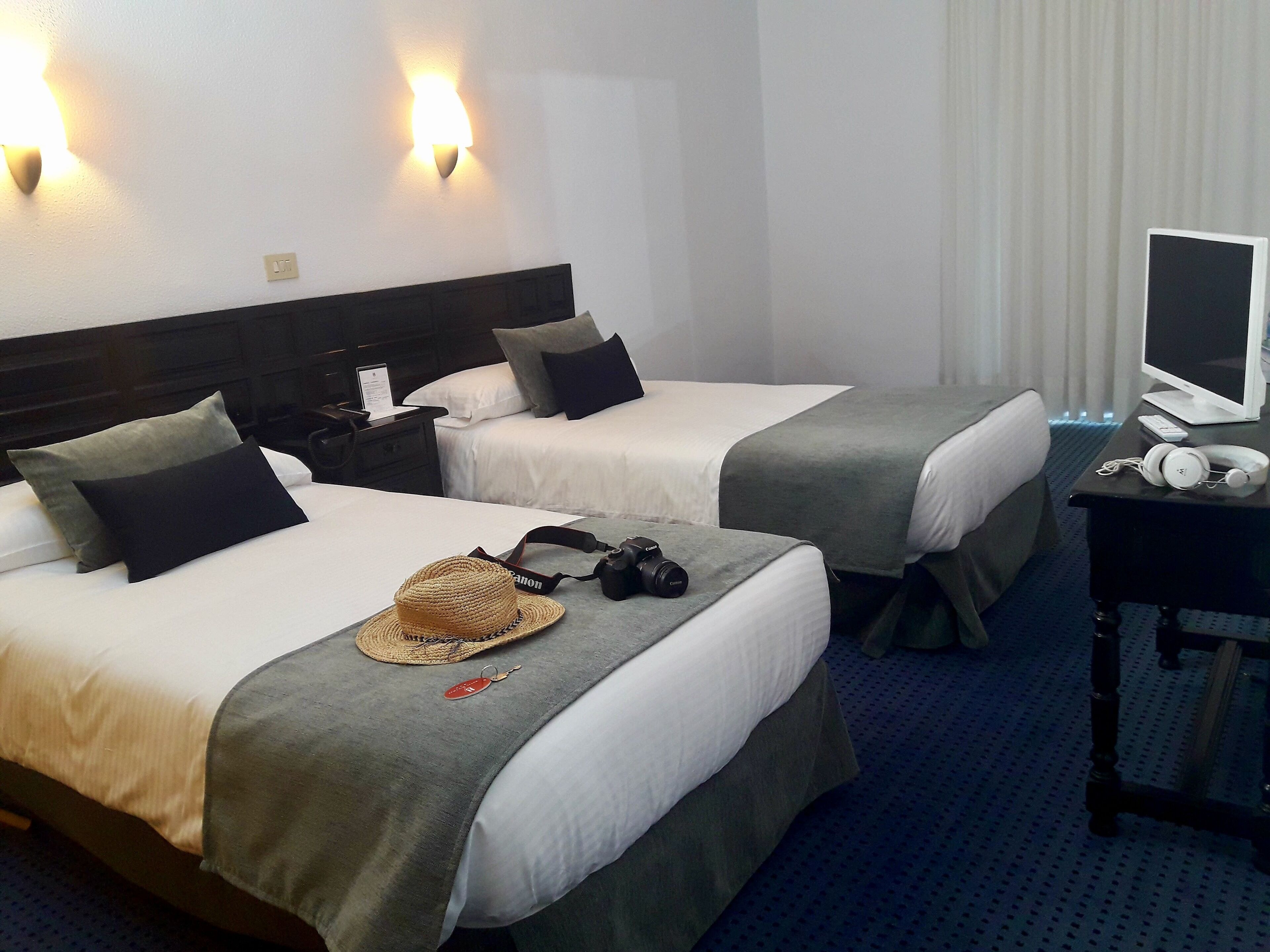 Minibar, wifi gratis, ropa de cama