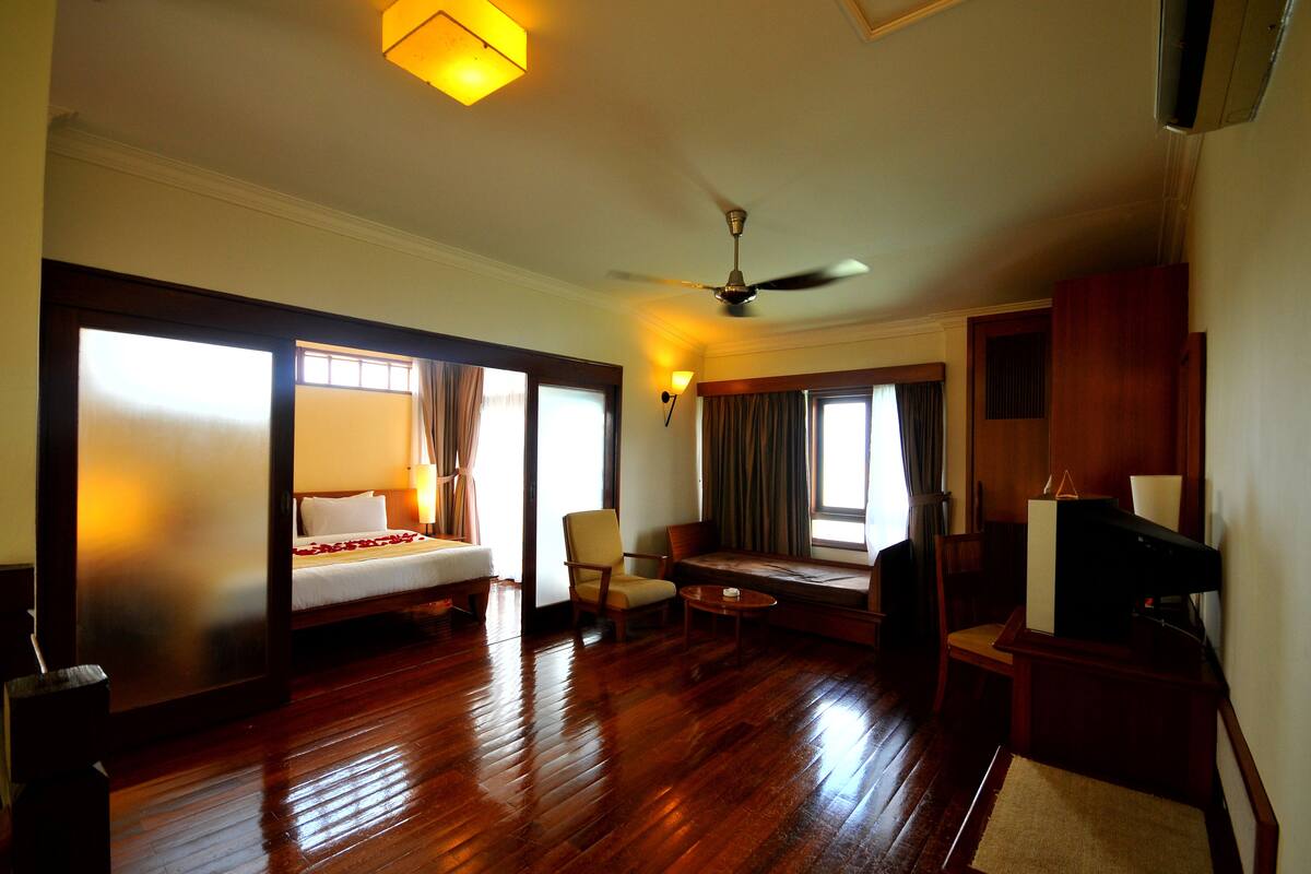 Suite estudio Deluxe, 1 cama de matrimonio | Sala de estar