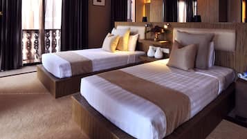xxxOmbak Suite, 1 queen and 1 single bed