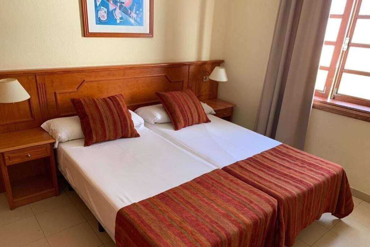 Coffres-forts dans les chambres, bureau, Wi-Fi gratuit, draps fournis