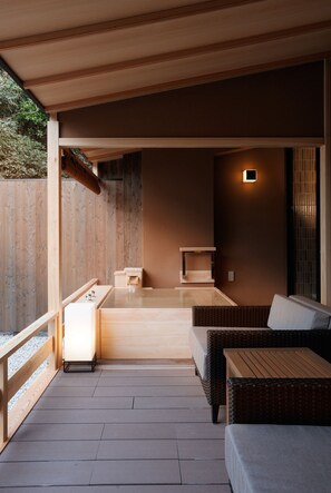 Premium Suite, Non Smoking 63sqm, 2 Beds(1 extrabed is avairable for 3 more people) | Bathroom