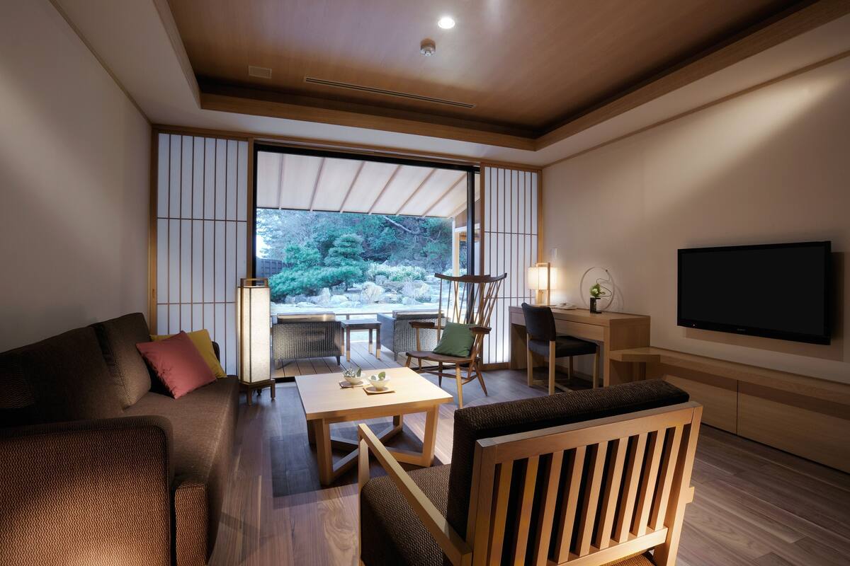 Premium Suite, Non Smoking 63sqm, 2 Beds(1 extrabed is avairable for 3 more people) | In-room safe, blackout drapes, cribs (surcharge), WiFi (free)