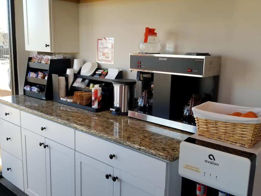 Tägliches inbegriffenes Frühstück zum Mitnehmen