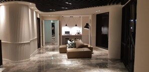 Coin salon dans le hall