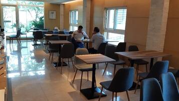 Daily self-service breakfast (TWD 200 per person)
