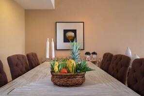 Family dining - Los Altos Residences by Mint (La Romana)