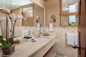 Bathroom - Los Altos Residences by Mint (La Romana)