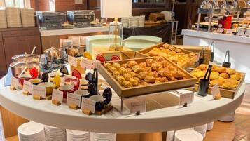 Daily buffet breakfast for a fee