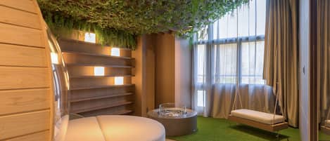 Suite, 1 habitación, para no fumadores, sauna (Wellness Room w Sauna for 2,NorthWing) | 1 habitación, caja de seguridad en la habitación y wifi gratis