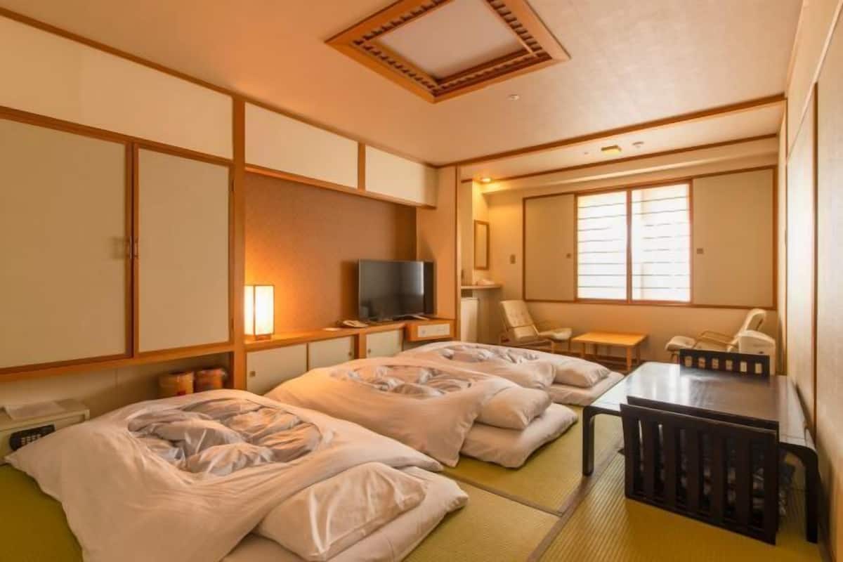 1 bedroom, in-room safe, free WiFi, bed sheets