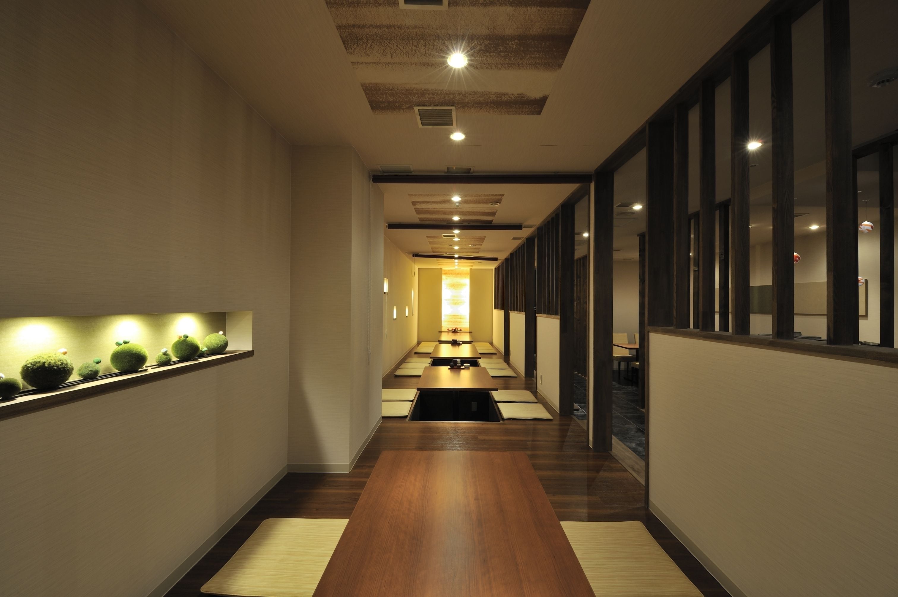 4 restaurants, breakfast, dinner served; local cuisine