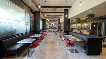 Se sirven cenas y cocina latinoamericana