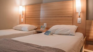 標準雙床房 | 高級寢具、記憶床墊、客房內保險箱、遮光布/窗簾