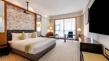 Cribs/infant beds, alarm clocks