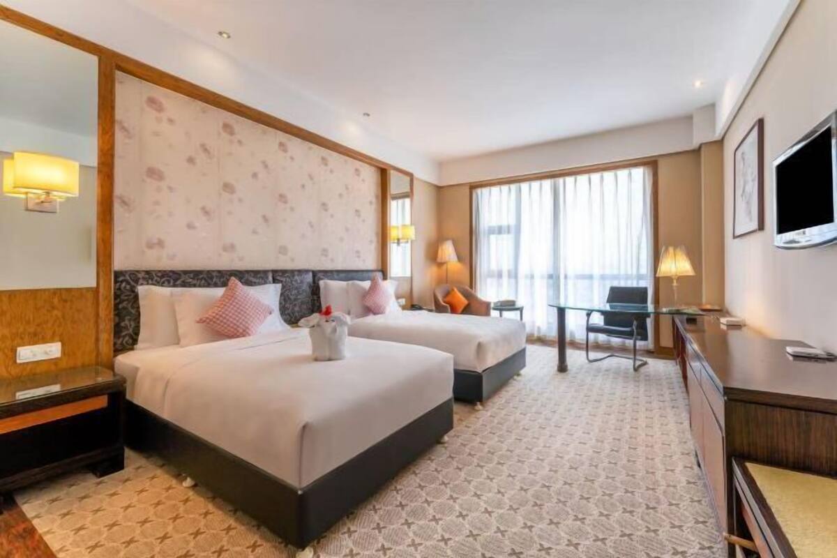 Cots/infant beds, alarm clocks