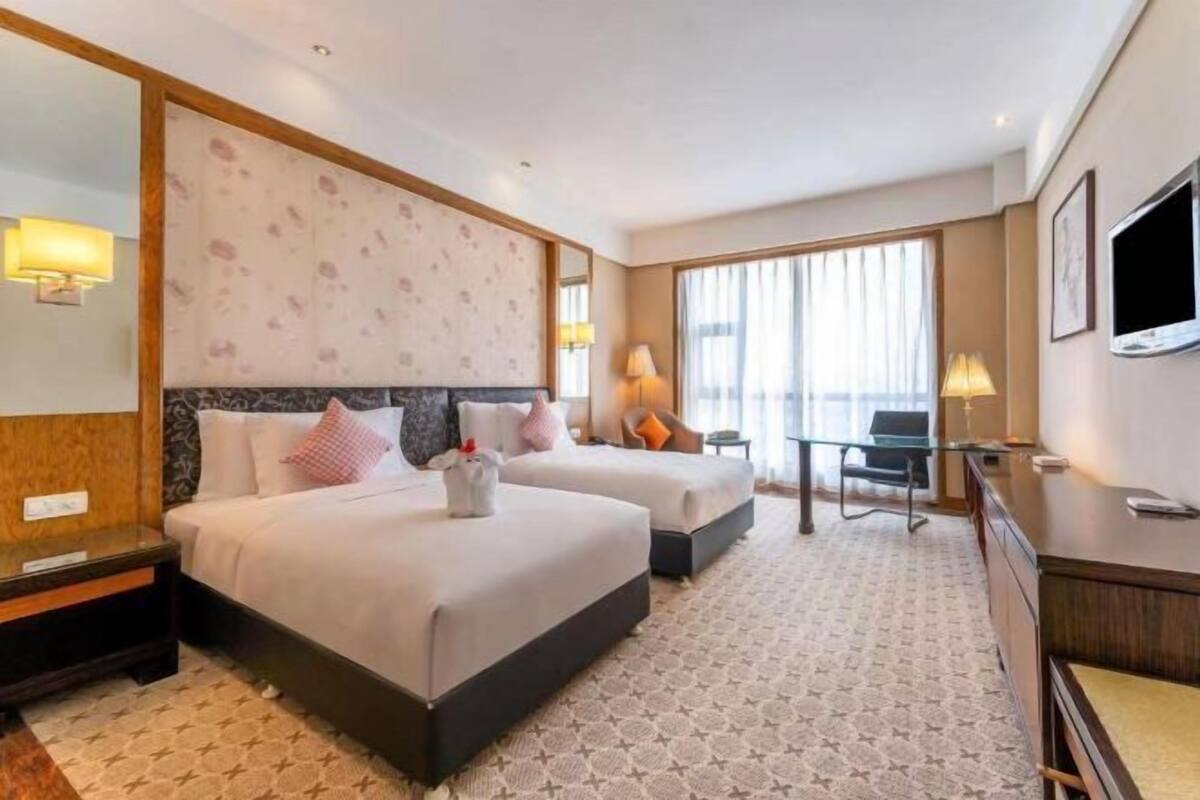 Cots/infant beds, alarm clocks