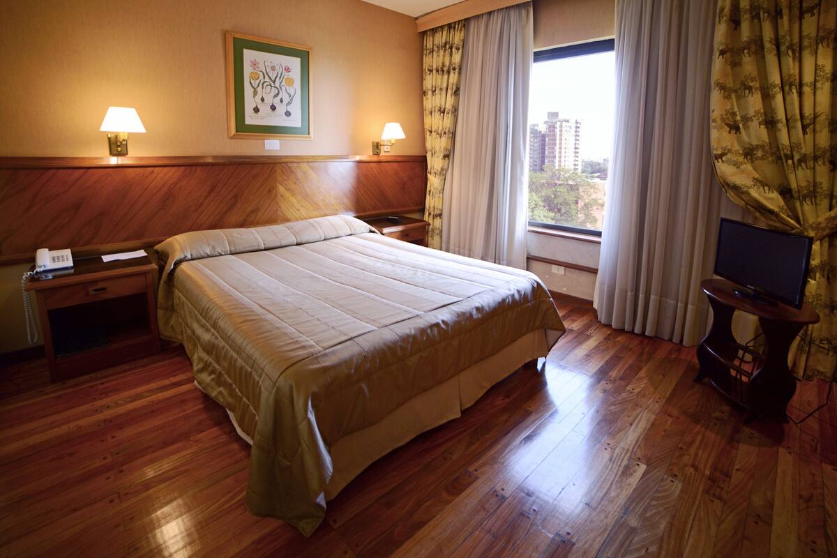 1 bedroom, premium bedding, pillow-top beds, minibar