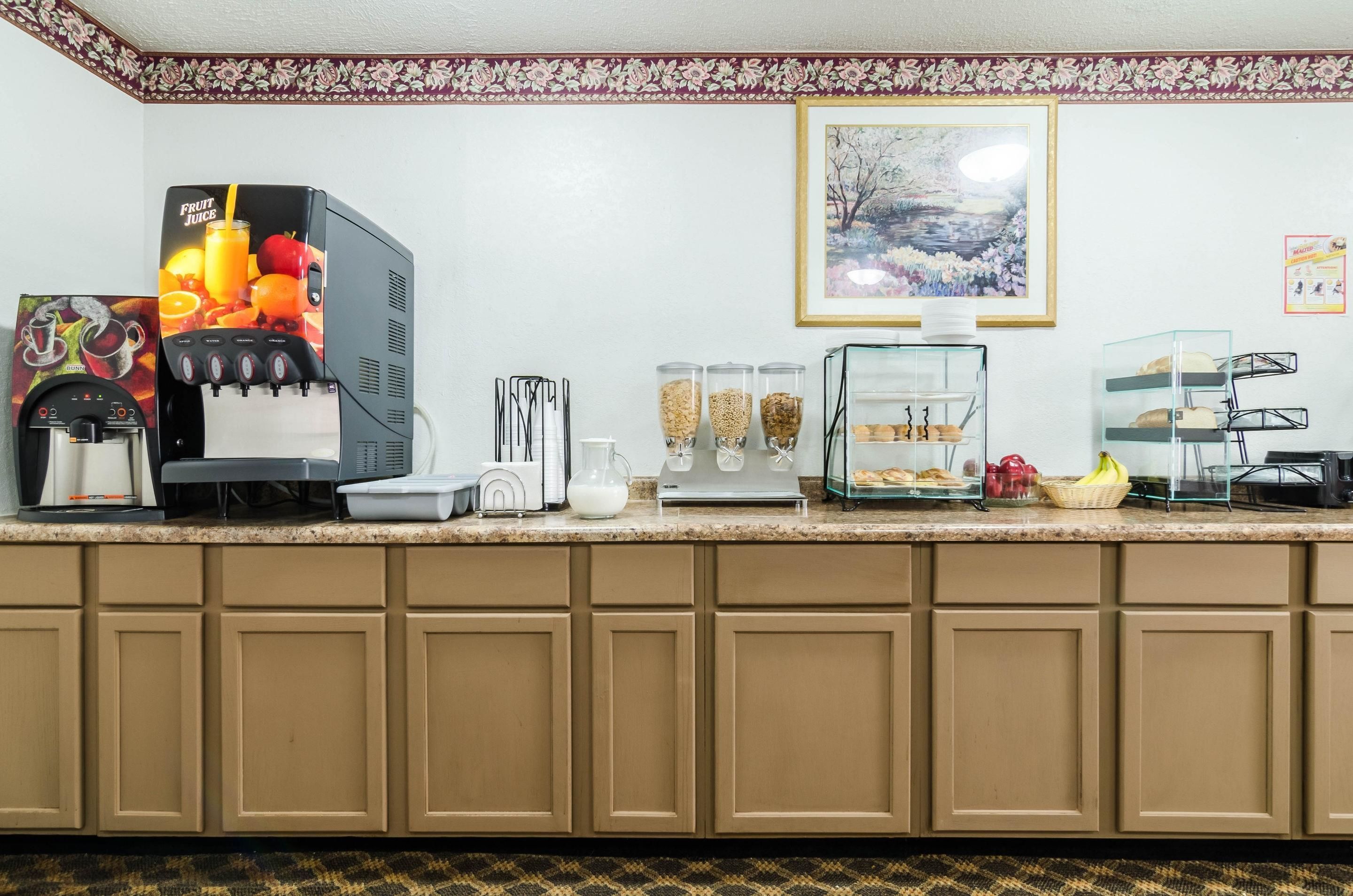 Free daily continental breakfast 