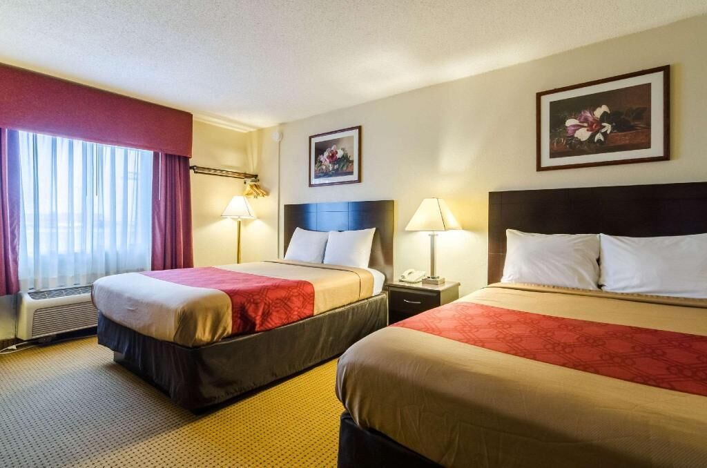 Schreibtisch, Verdunkelungsvorhänge, schallisolierte Zimmer