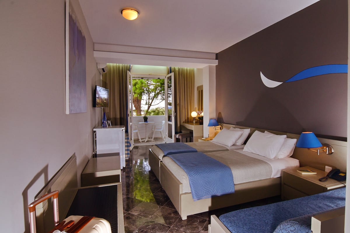 1 bedroom, pillow-top beds, in-room safe, iron/ironing board