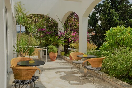 Mantenia Hotel