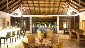 Bar (on property) - Karibo Punta Cana (Punta Cana)