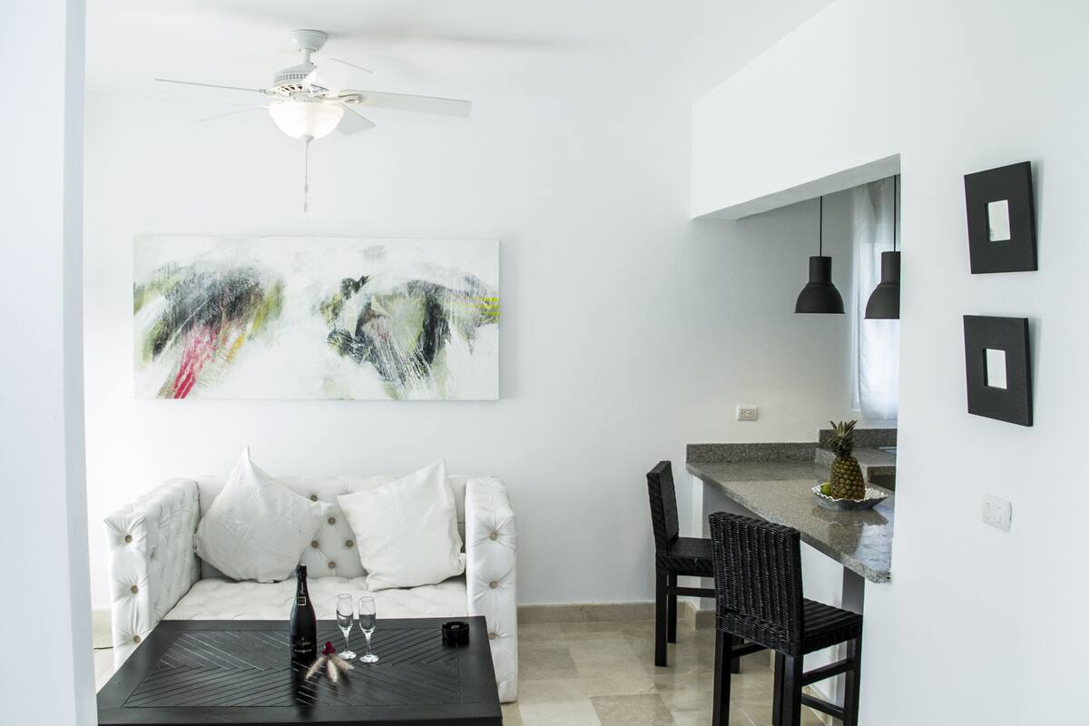Comfort Studio | Living room | 32-inch flat-screen TV with cable channels, TV