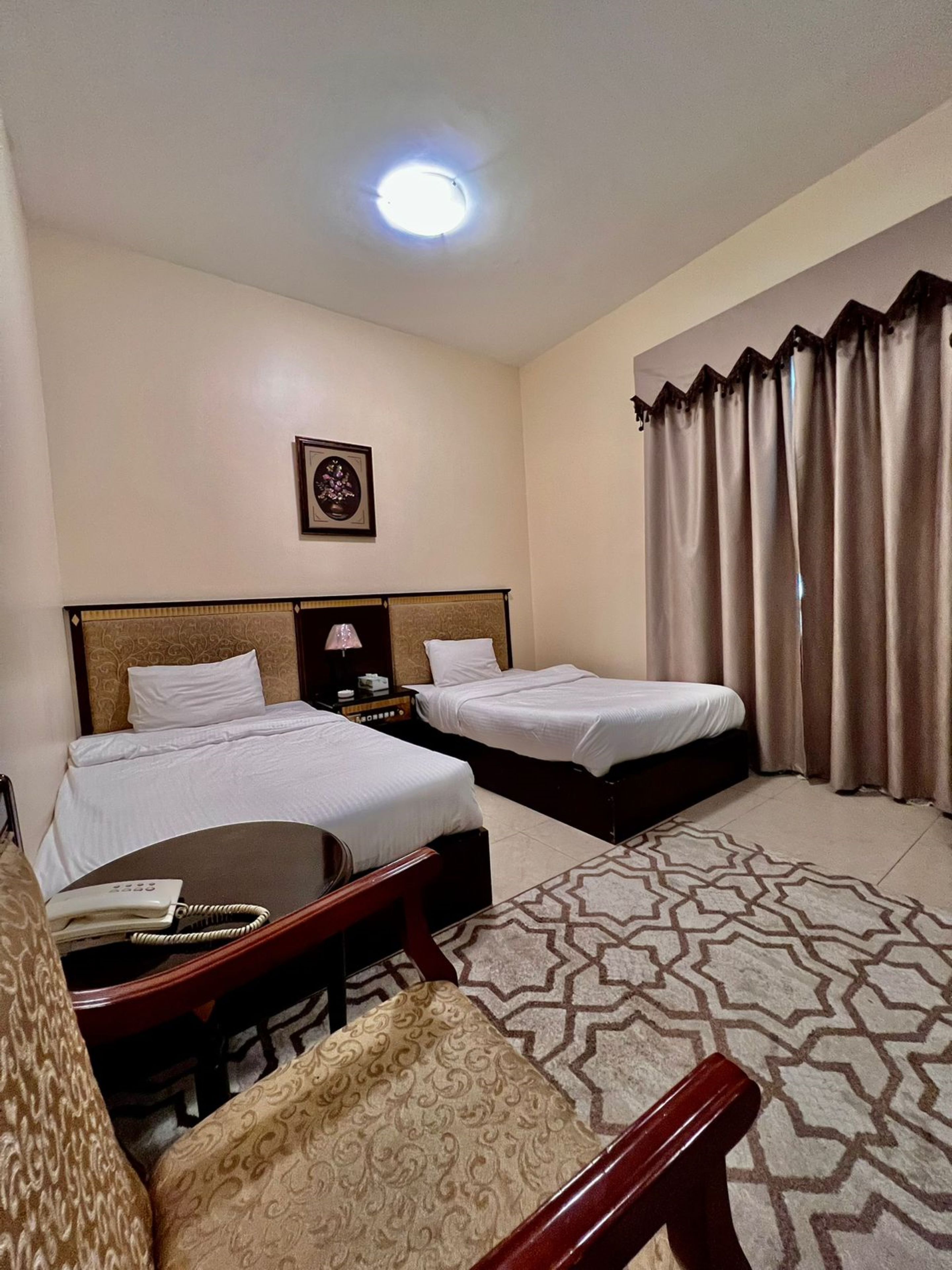 standard double room, 2 single beds | 1 bedroom, minibar, in-room safe, desk