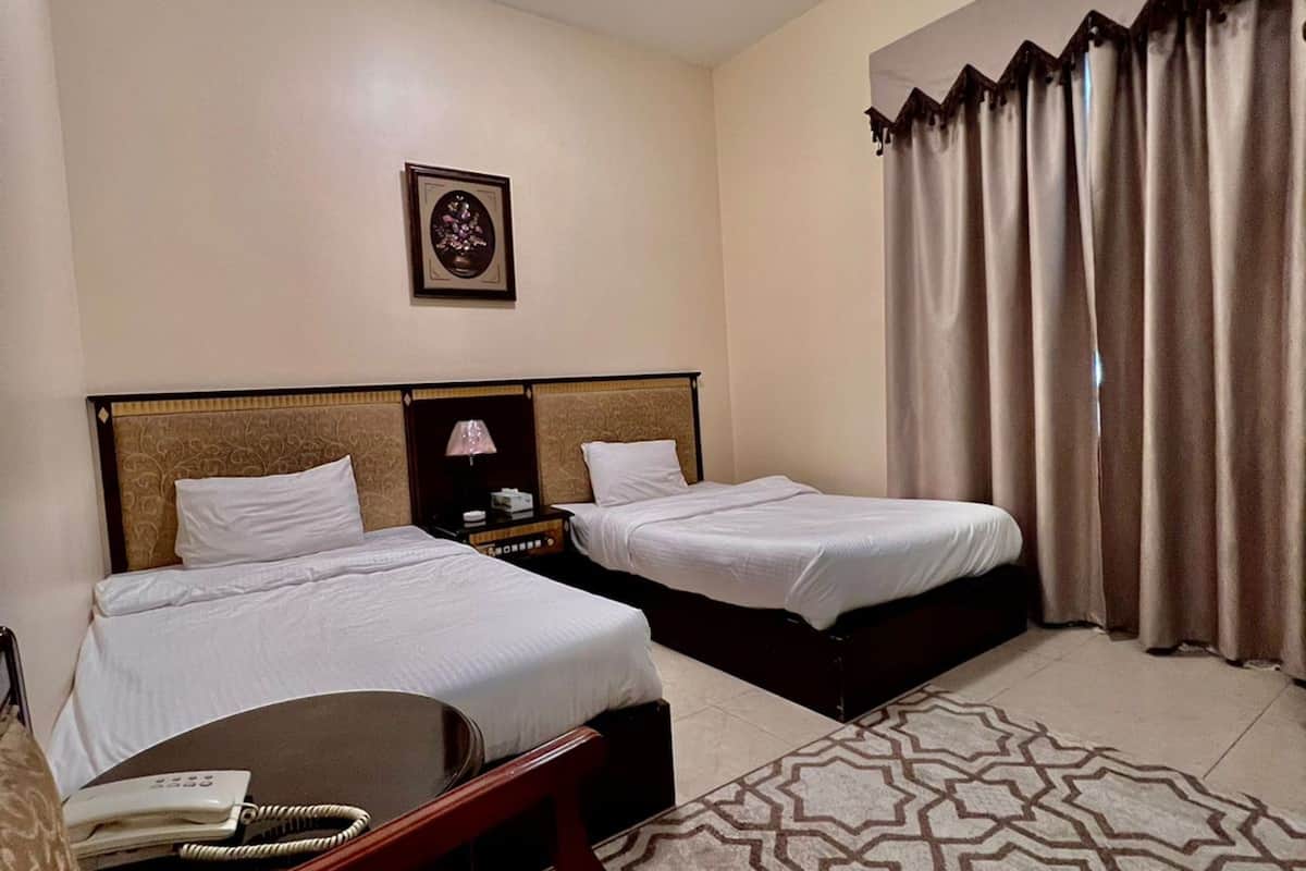 standard double room, 2 single beds | 1 bedroom, minibar, in-room safe, desk