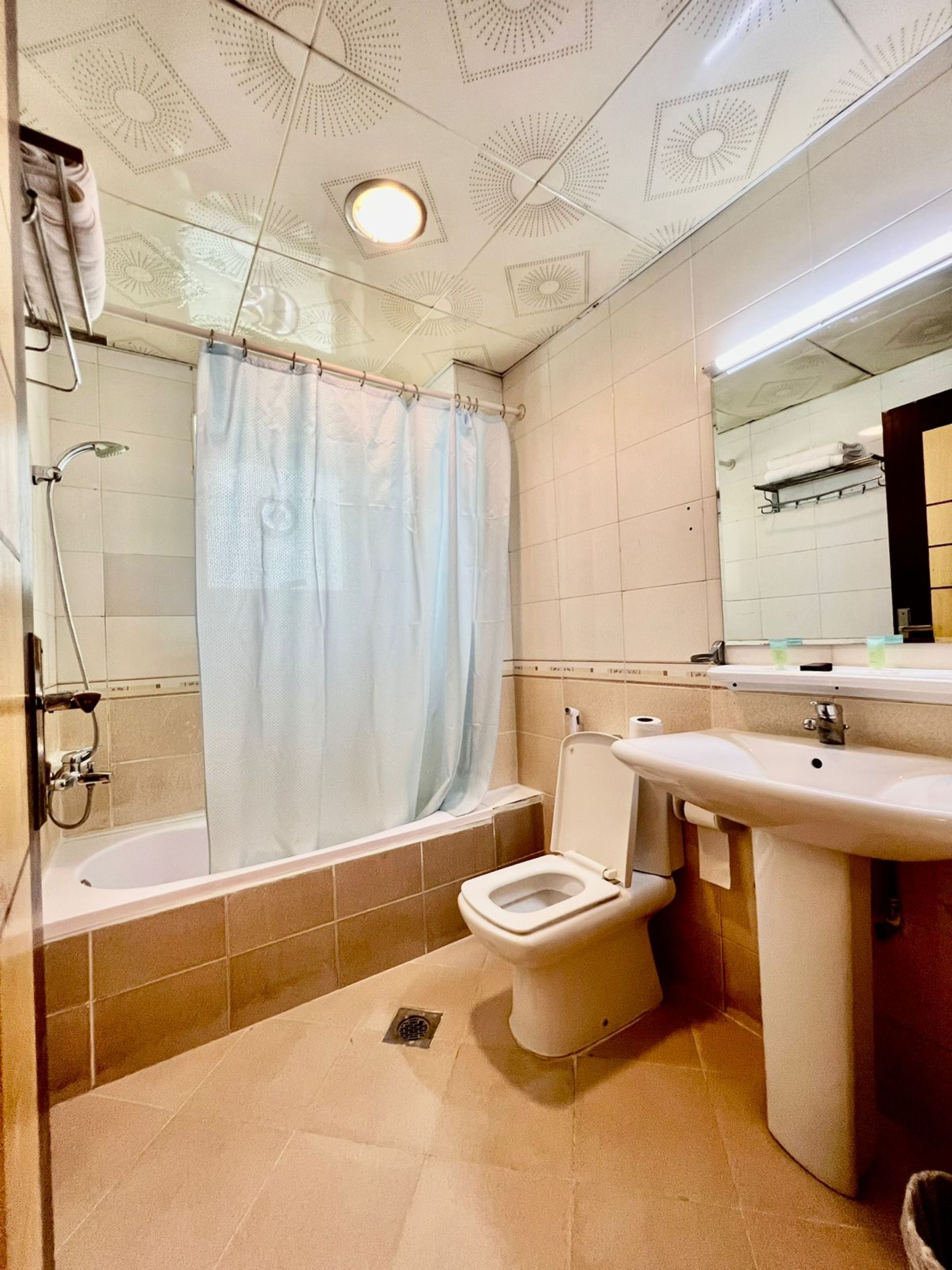 standard double room, 2 single beds | bathroom | shower, towels, toilet paper