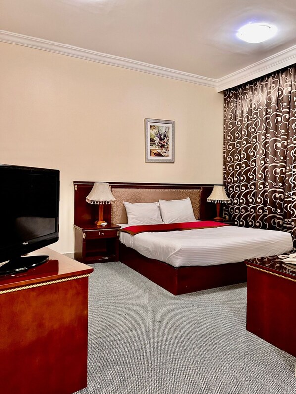 Minibar, in-room safe, desk, laptop workspace