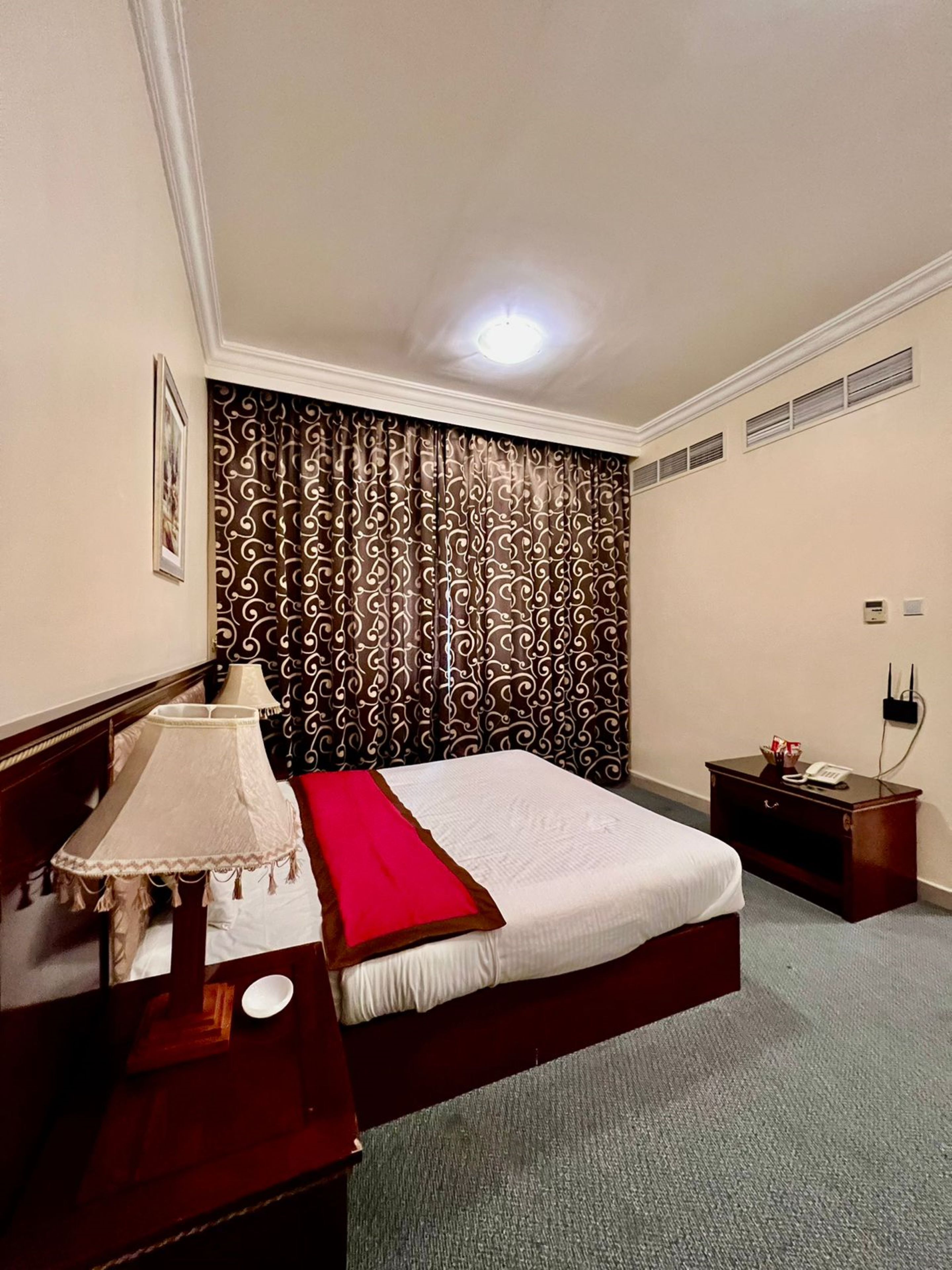 standard double room | 1 bedroom, minibar, in-room safe, desk