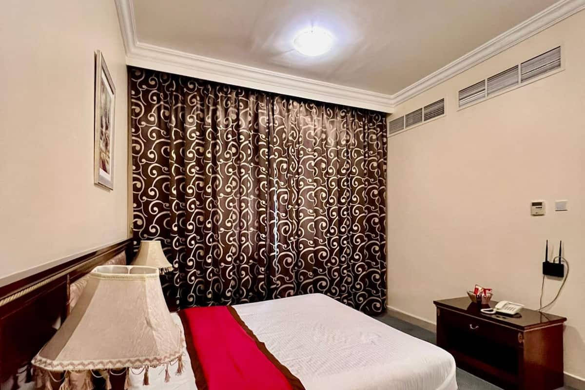 standard double room | 1 bedroom, minibar, in-room safe, desk