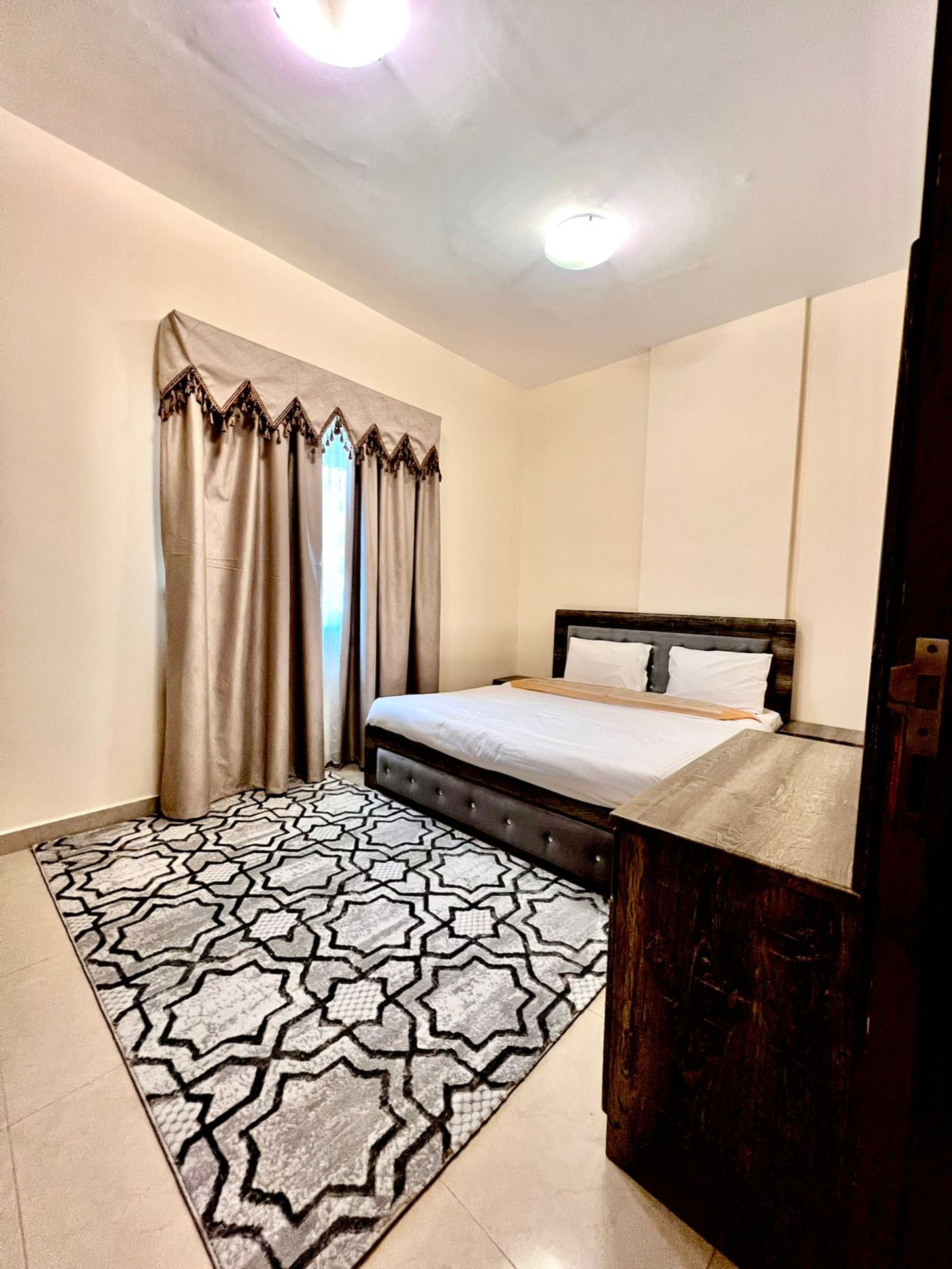 standard double room | 1 bedroom, minibar, in-room safe, desk