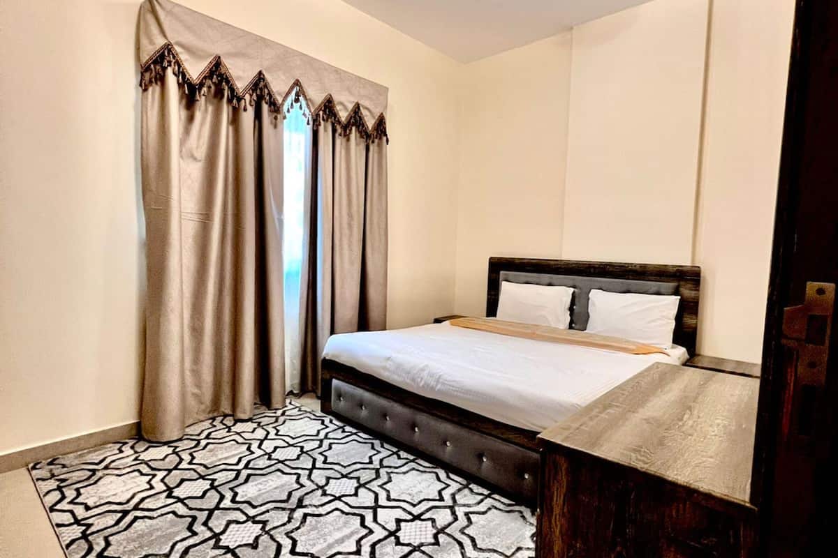 standard double room | 1 bedroom, minibar, in-room safe, desk